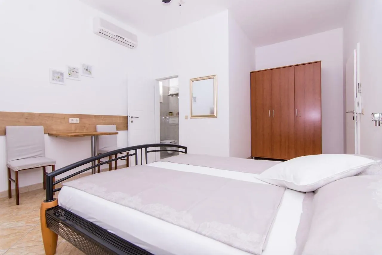 Apartmani Juric Trogir 0*,  Croatia