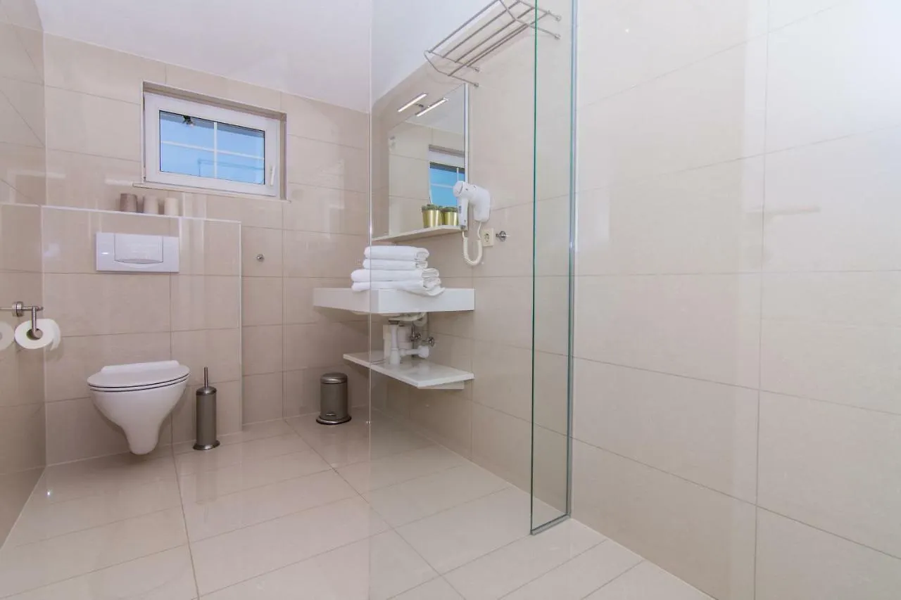 Apartmani Juric Trogir 0*,  Croatia