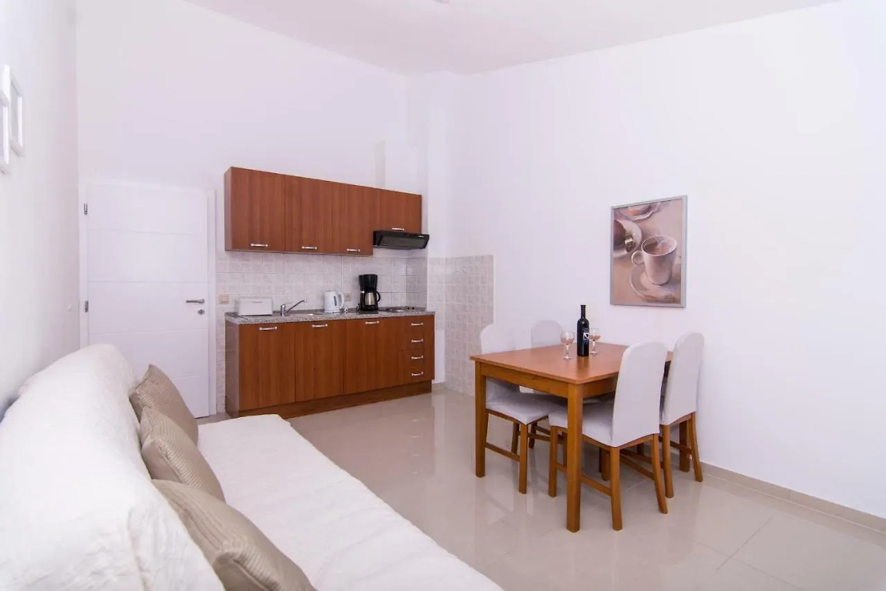 Apartmani Juric Trogir 0*,  Croatia