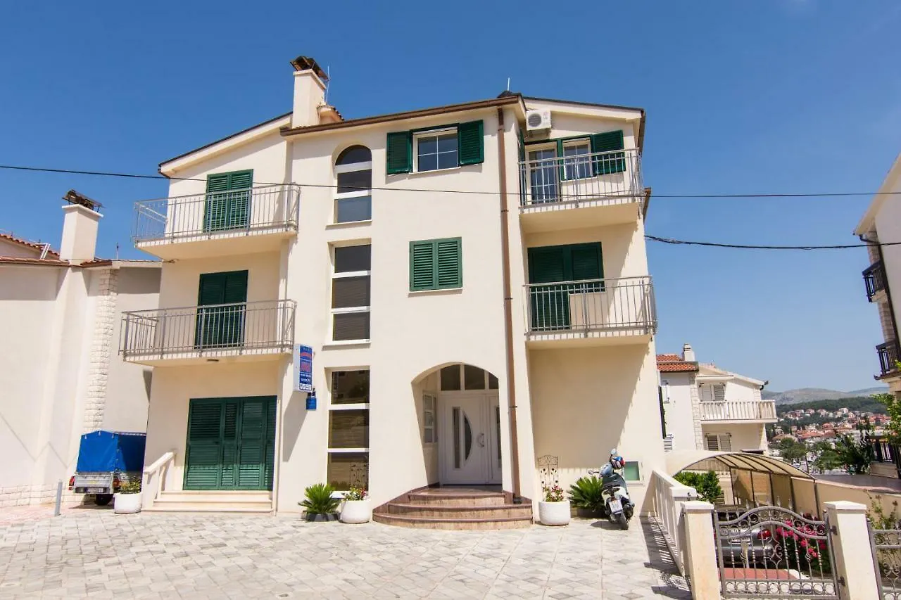 Apartmani Juric Trogir 0*,  Croatia